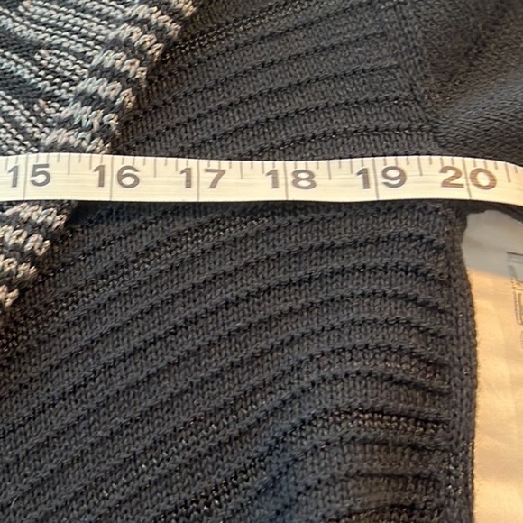 Georgina Estefania,Asymmetric Hem,Fitted Sleeves,Cropped Knit Sweater/Top, Small - Picture 9 of 10